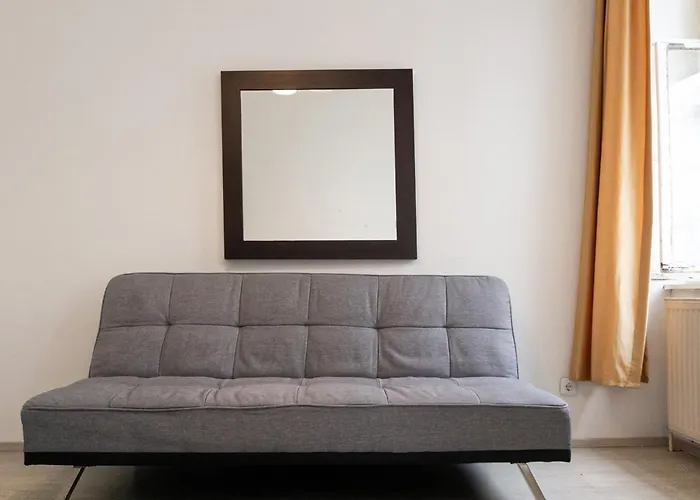 2 Pleasant Flats Prime Location, Perfect For Short Term