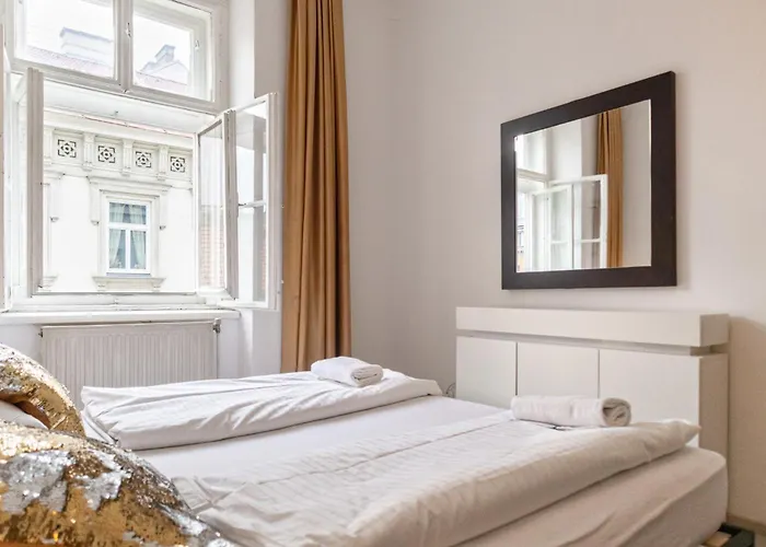 2 Pleasant Flats Prime Location, Perfect For Short Term דירה *