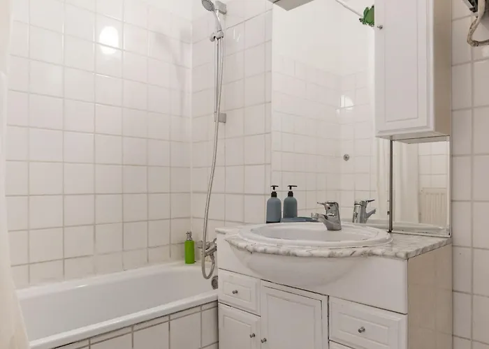 דירה 2 Pleasant Flats Prime Location, Perfect For Short Term *
