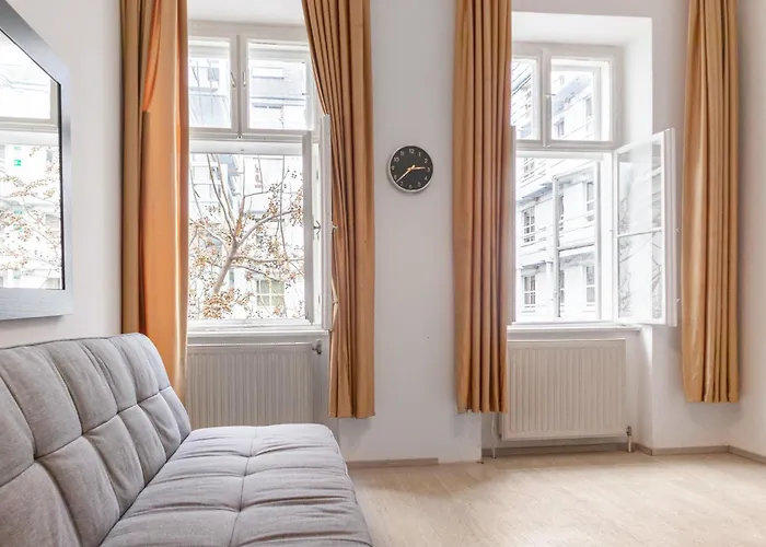 2 Pleasant Flats Prime Location, Perfect For Short Term