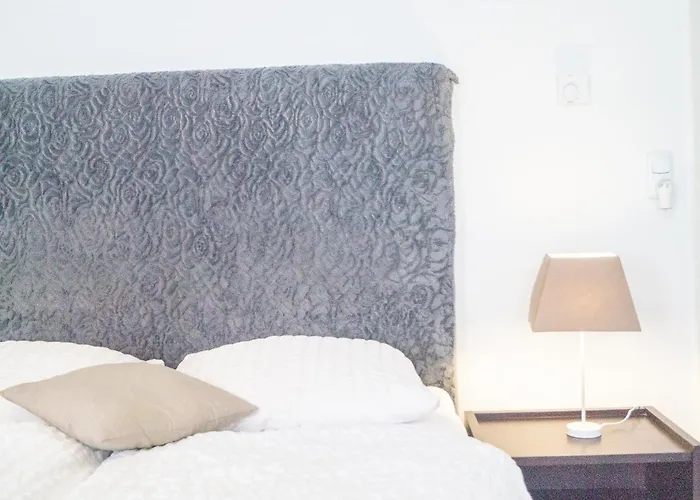 2 Pleasant Flats Prime Location, Perfect For Short Term וינה