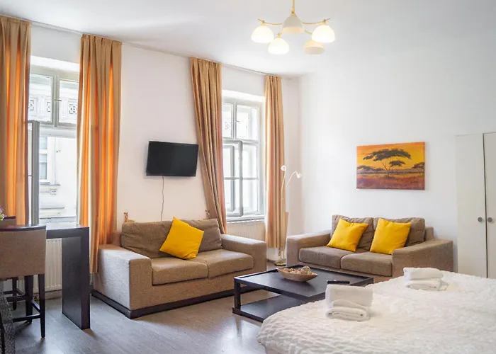 2 Pleasant Flats Prime Location, Perfect For Short Term דירה