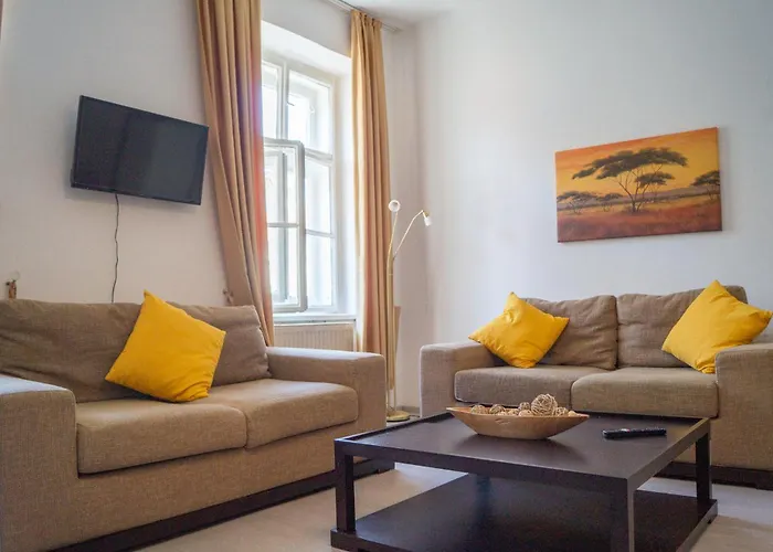 2 Pleasant Flats Prime Location, Perfect For Short Term דירה