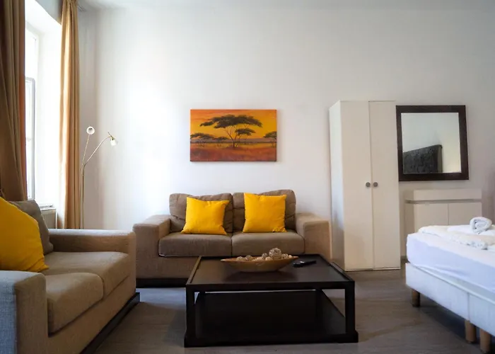 2 Pleasant Flats Prime Location, Perfect For Short Term