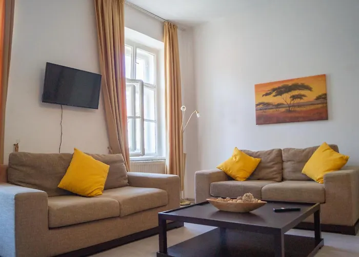 2 Pleasant Flats Prime Location, Perfect For Short Term *