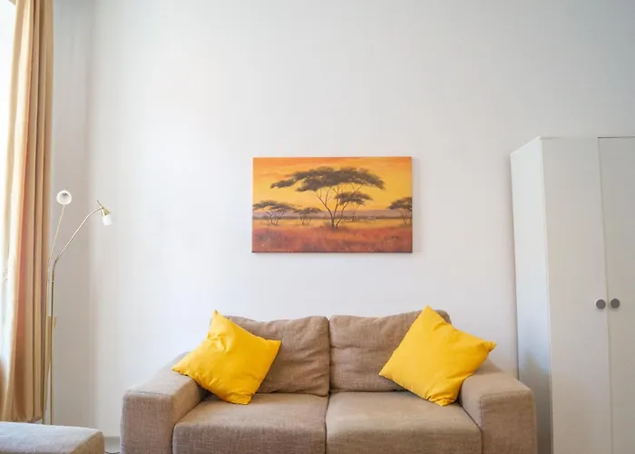 2 Pleasant Flats Prime Location, Perfect For Short Term דירה *