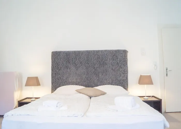 דירה 2 Pleasant Flats Prime Location, Perfect For Short Term *